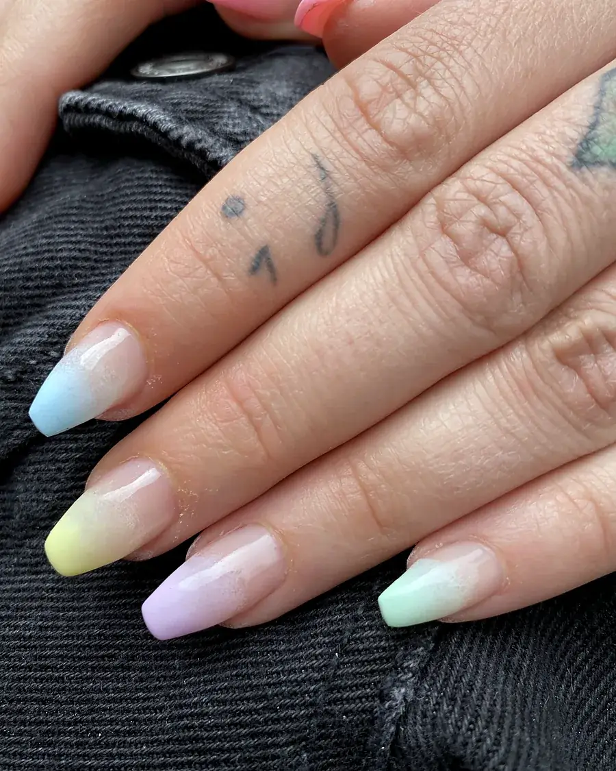 Ombré Nägel in Pastell